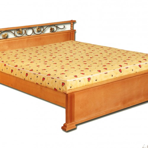 Кровать из массива сосны Осма с ковкой